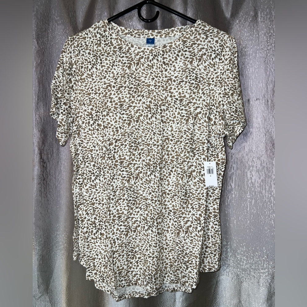 Old Navy Leopard Print Tee, size Medium, Never worn